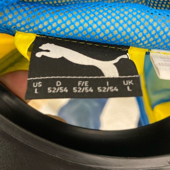 PUMA light weight jacket with hoodie - Picture 6 of 7